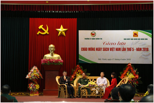 2018-04-23-sq-chinhtri 04