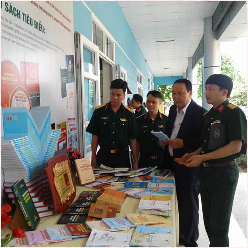 2018-04-23-sq-chinhtri 06